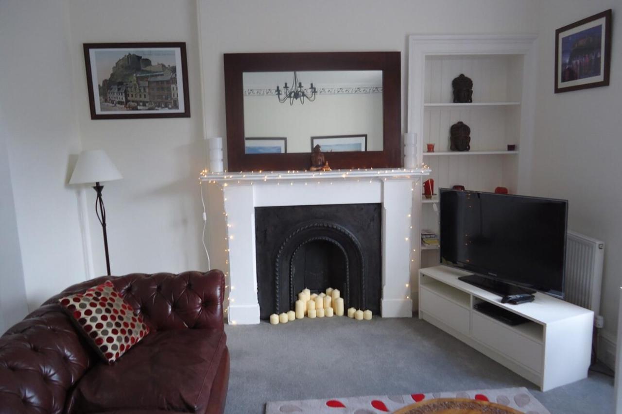 Apartamento Modern And Colourful Flat By The Castle Edimburgo Exterior foto
