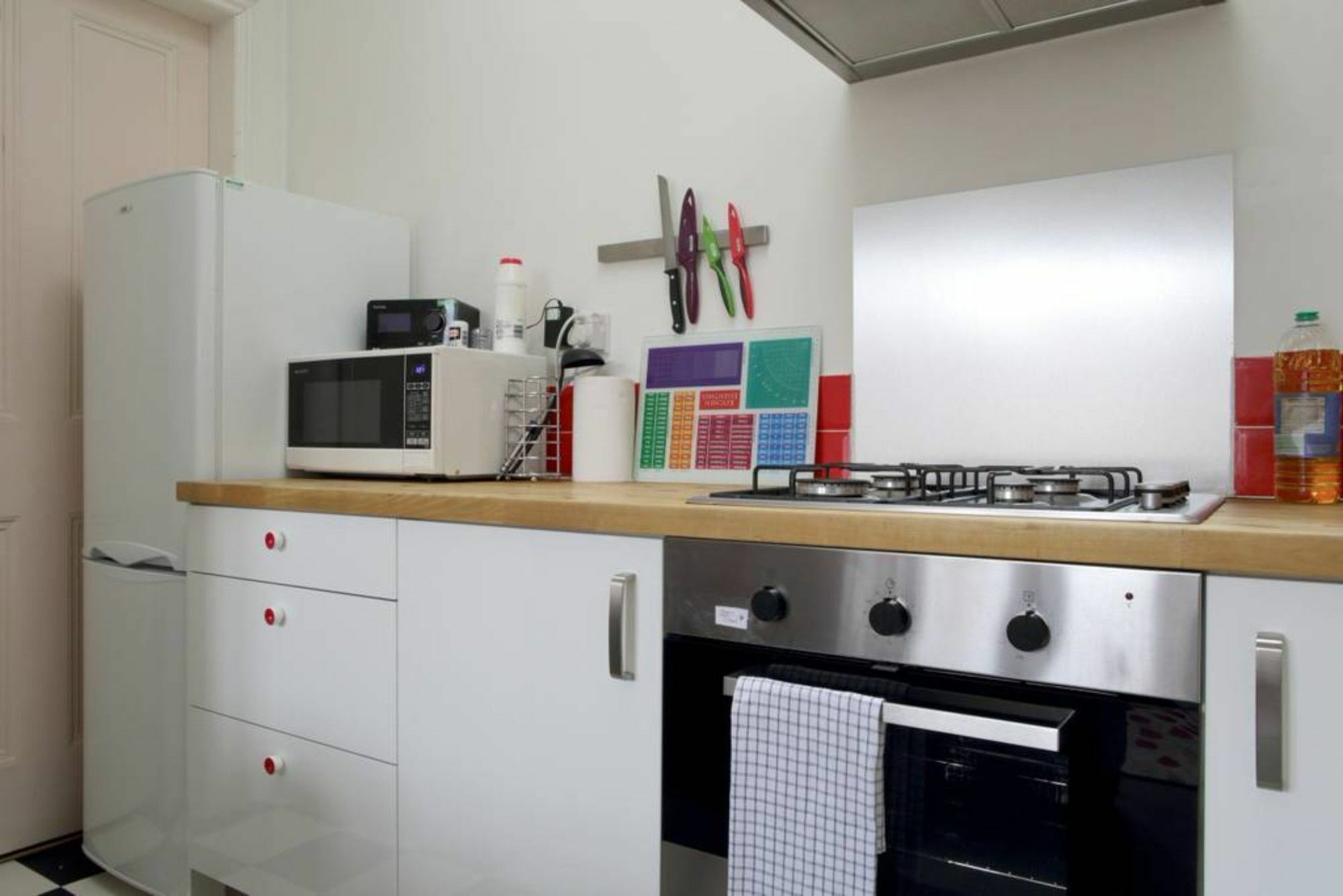 Apartamento Modern And Colourful Flat By The Castle Edimburgo Exterior foto